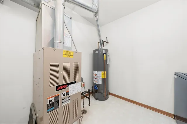 $249,000 | 923 East Savannah Drive, Romeoville, IL 60446