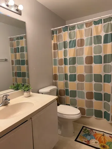 $249,000 | 923 East Savannah Drive, Romeoville, IL 60446