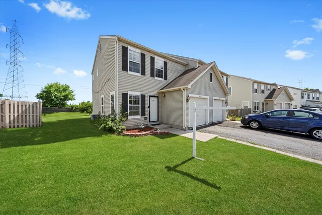 $249,000 | 923 East Savannah Drive, Romeoville, IL 60446
