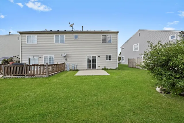 $249,000 | 923 East Savannah Drive, Romeoville, IL 60446