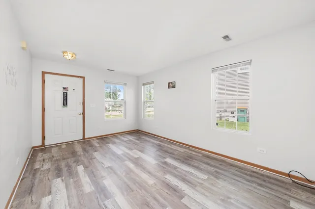 $249,000 | 923 East Savannah Drive, Romeoville, IL 60446