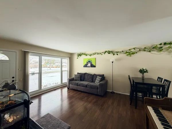 $2,600 | 635 Morton Street, Hoffman Estates, IL 60169