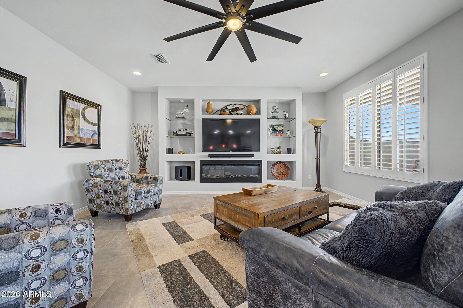 2522 East Novak Way Phoenix, AZ 85042 - Photo 4 of 40 6 - Novak