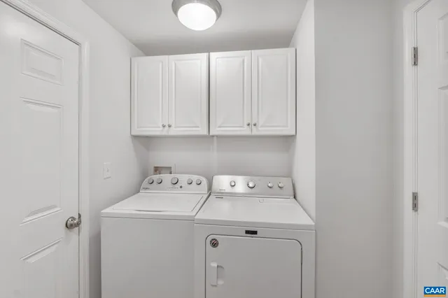 an empty room with windows and ceiling fan