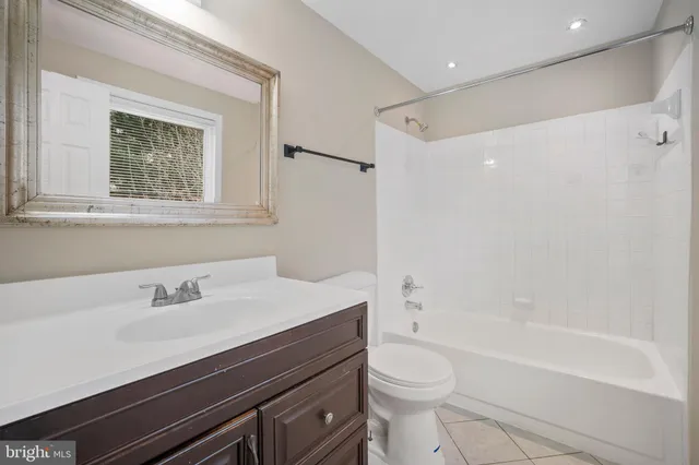 $2,700 | 1 Esmond Court, Germantown, MD 20874