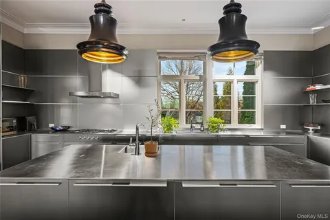 $9,950,000 | 106 Premium Point, New Rochelle, NY 10801