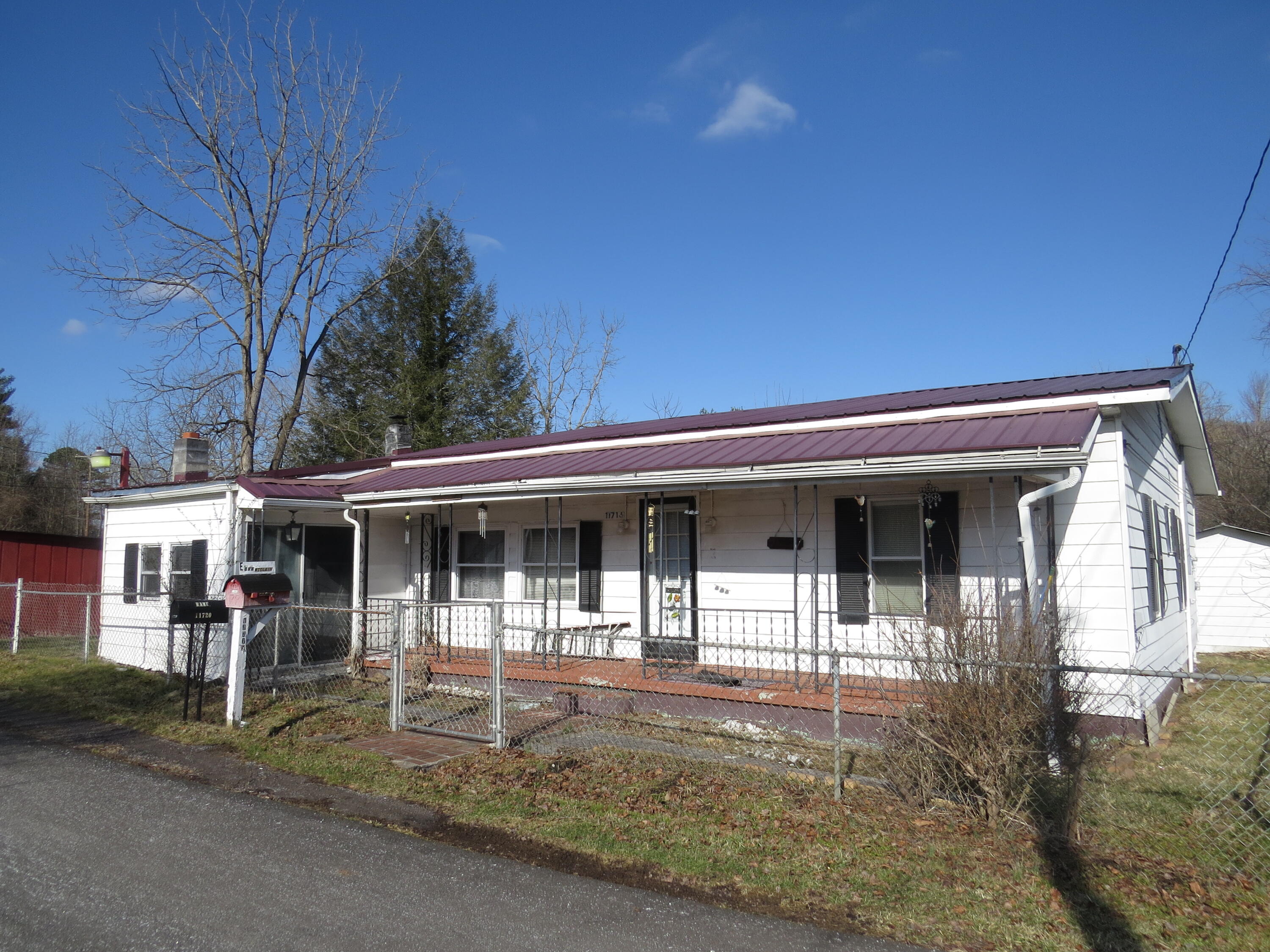 11715 Charlotte Road Coeburn, VA 24230 - Photo 4 of 50 IMG_0809