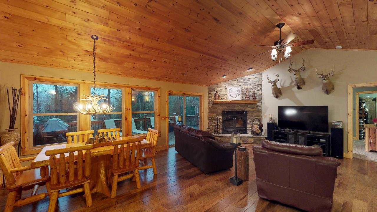 1847 Round Lake Road Interlochen, MI 49643 - Photo 5 of 35 1846323-4.JPG