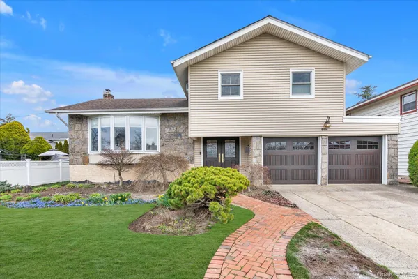 $889,900 | 904 Park Lane, Valley Stream, NY 11581