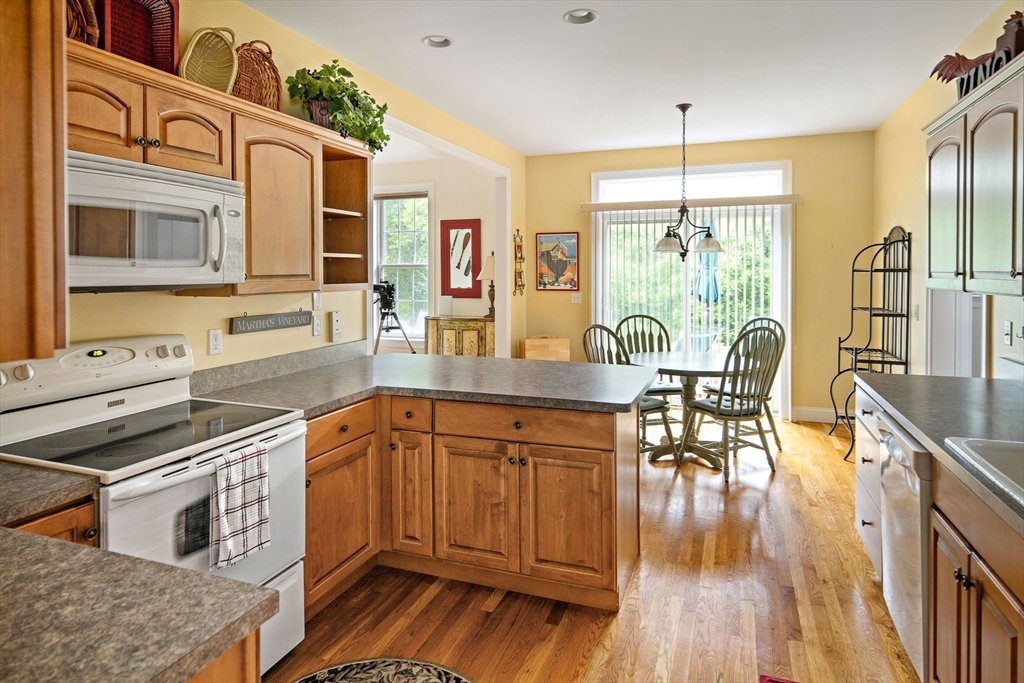 42 Deacon Vincent Way Edgartown, MA 02539 - Photo 11 of 30