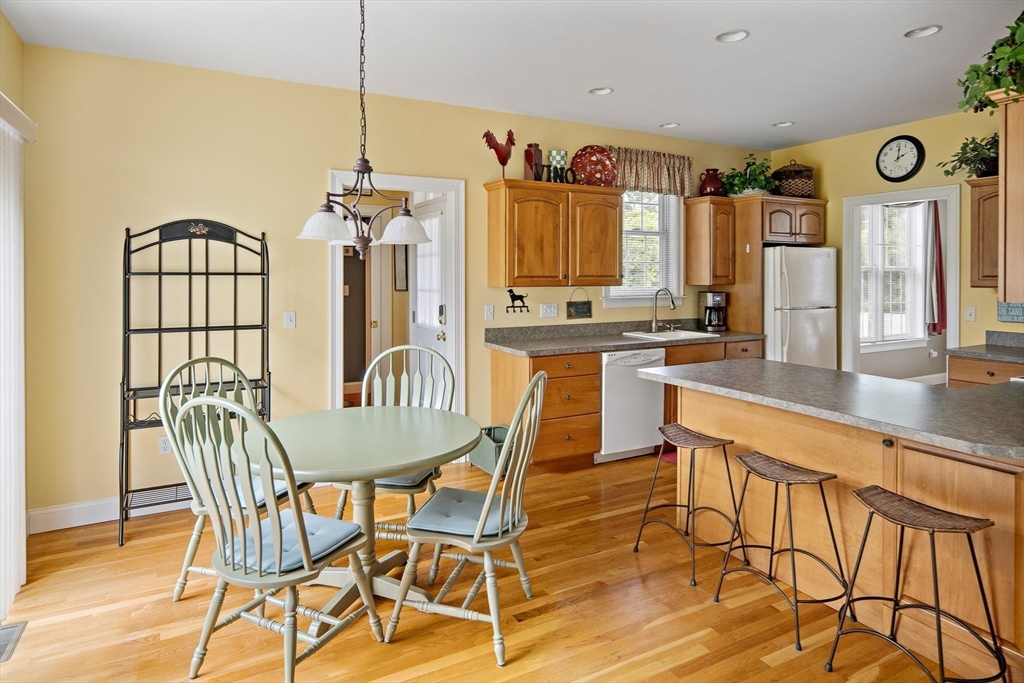 42 Deacon Vincent Way Edgartown, MA 02539 - Photo 9 of 30