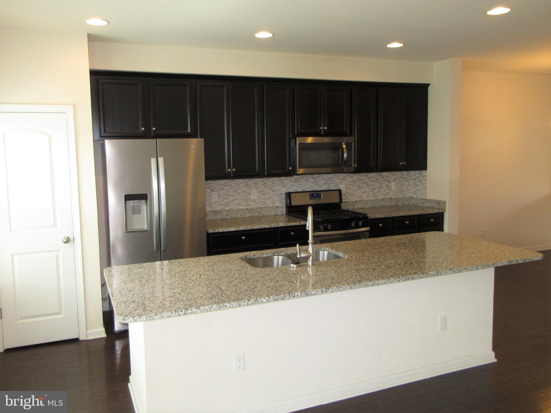 533 Liam Place Bear, DE 19701 - Photo 3 of 21 kitchen w/ stainless steel appliances