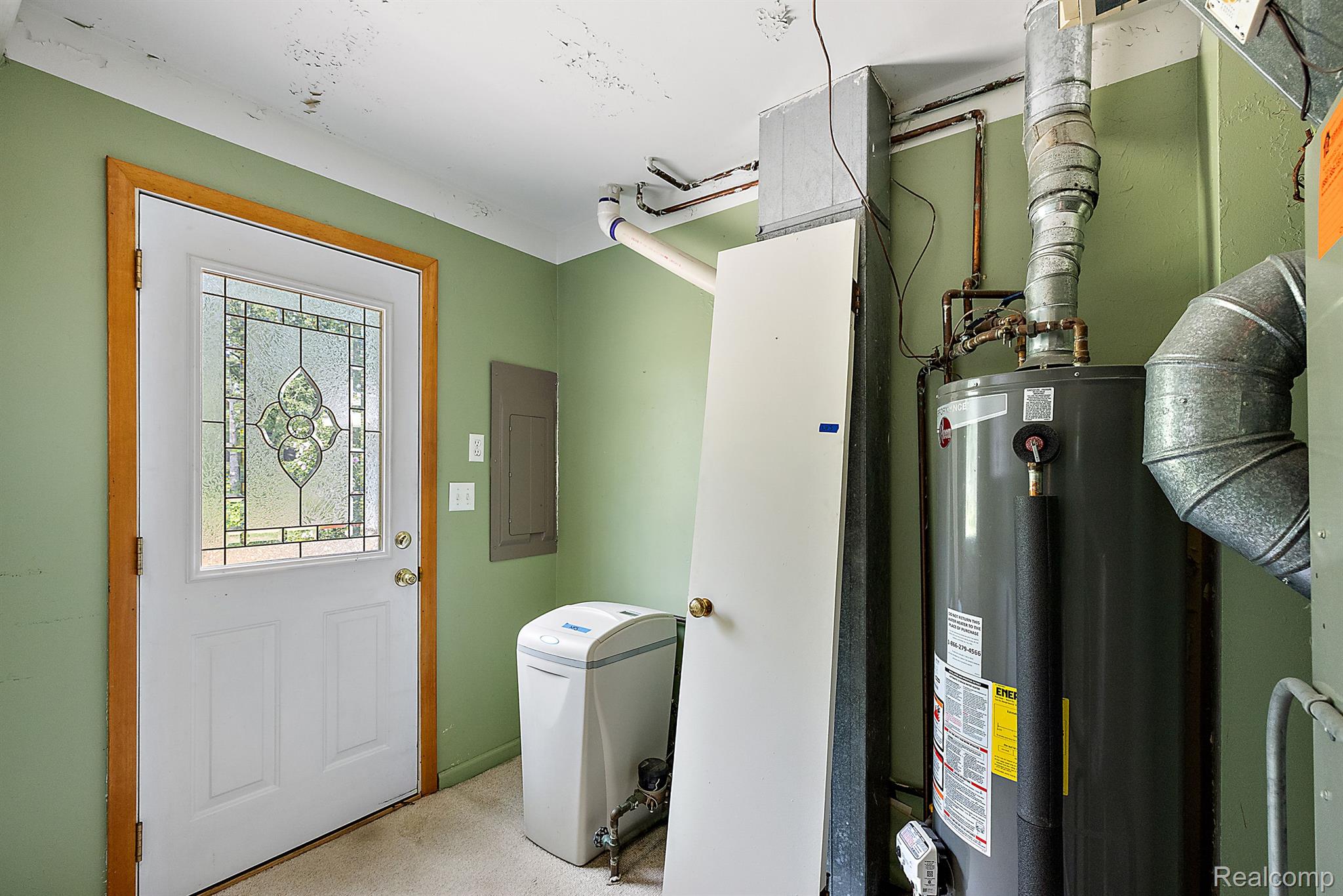 176 Crescent Road Waterford, MI 48327 - Photo 40 of 61 Main floor laundry & utility room