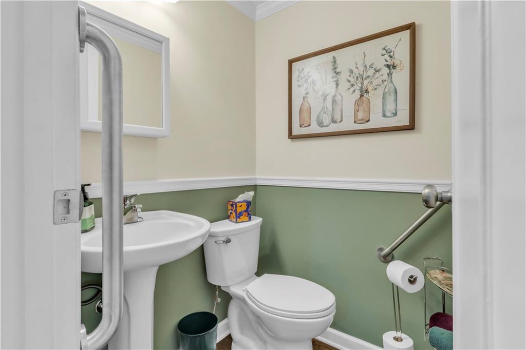 5100 West Harbison Road Pittsburgh, PA 15205 - Photo 38 of 49 Main floor powder room