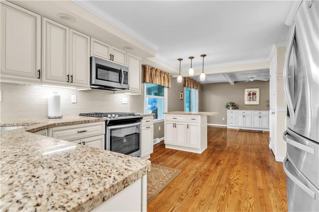 Gas range, overhead microwave