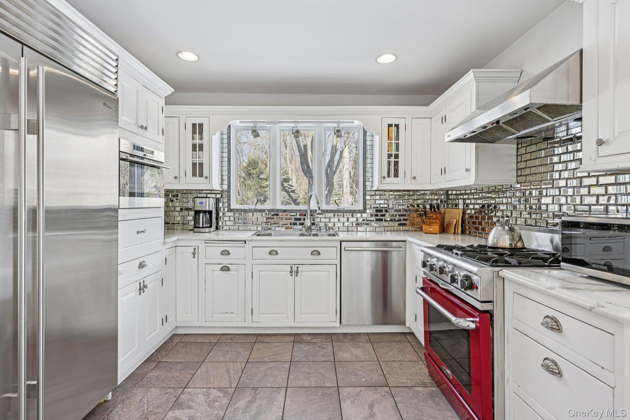 56 Hewitt Avenue Bronxville, NY 10708 - Photo 11 of 50