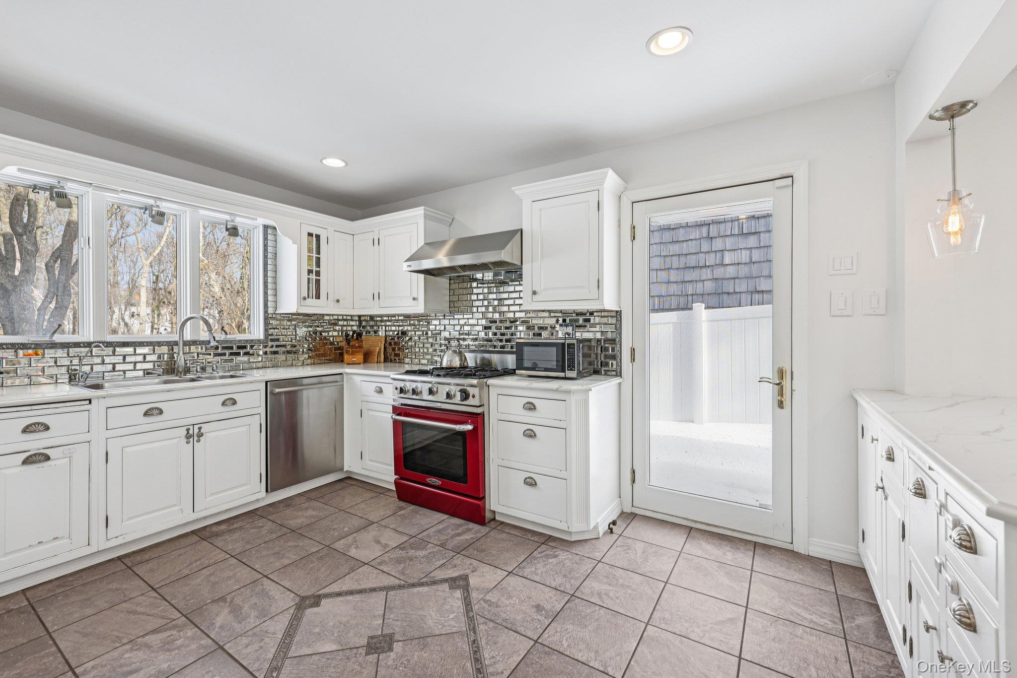 56 Hewitt Avenue Bronxville, NY 10708 - Photo 14 of 50