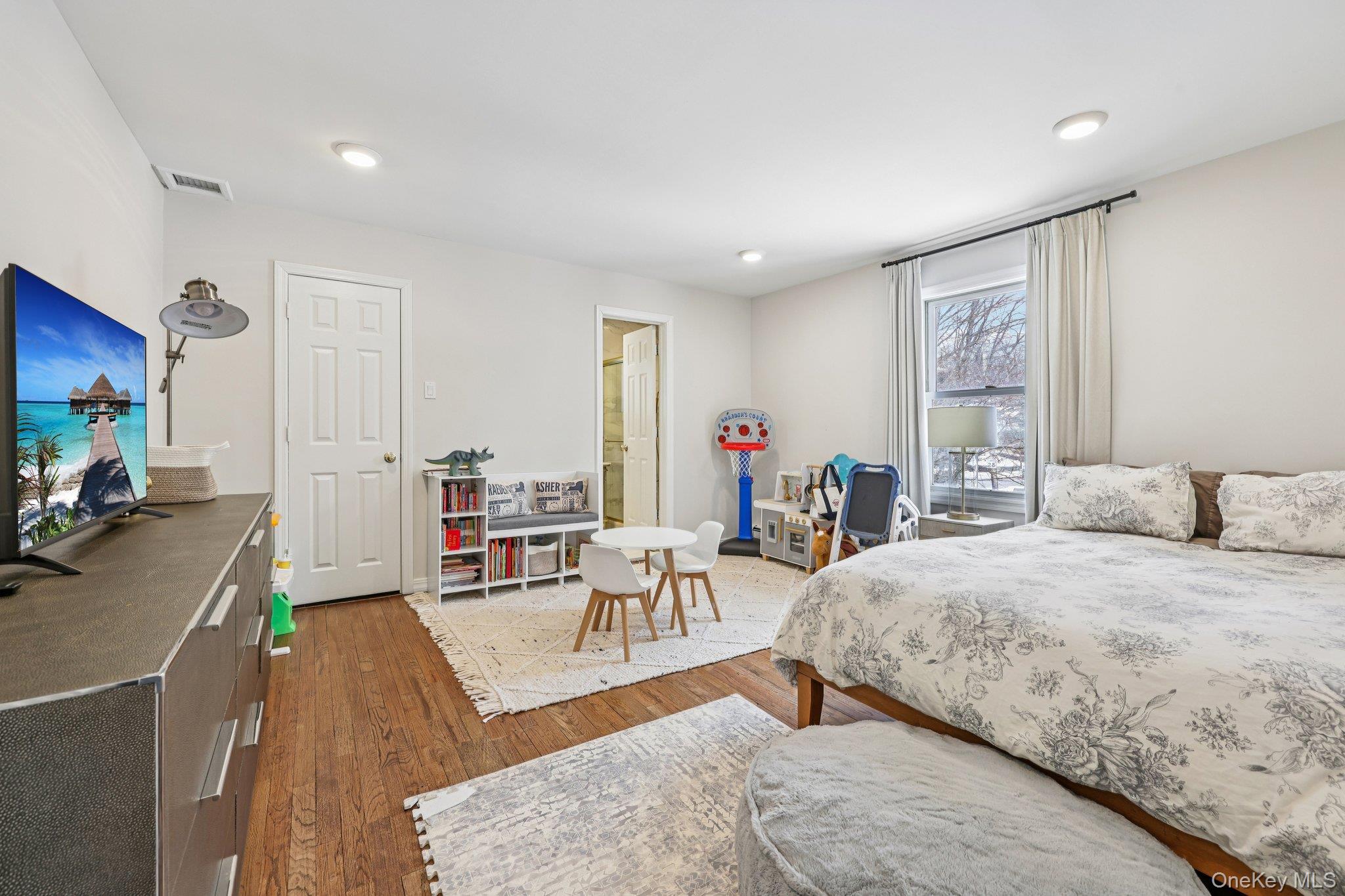 56 Hewitt Avenue Bronxville, NY 10708 - Photo 37 of 50