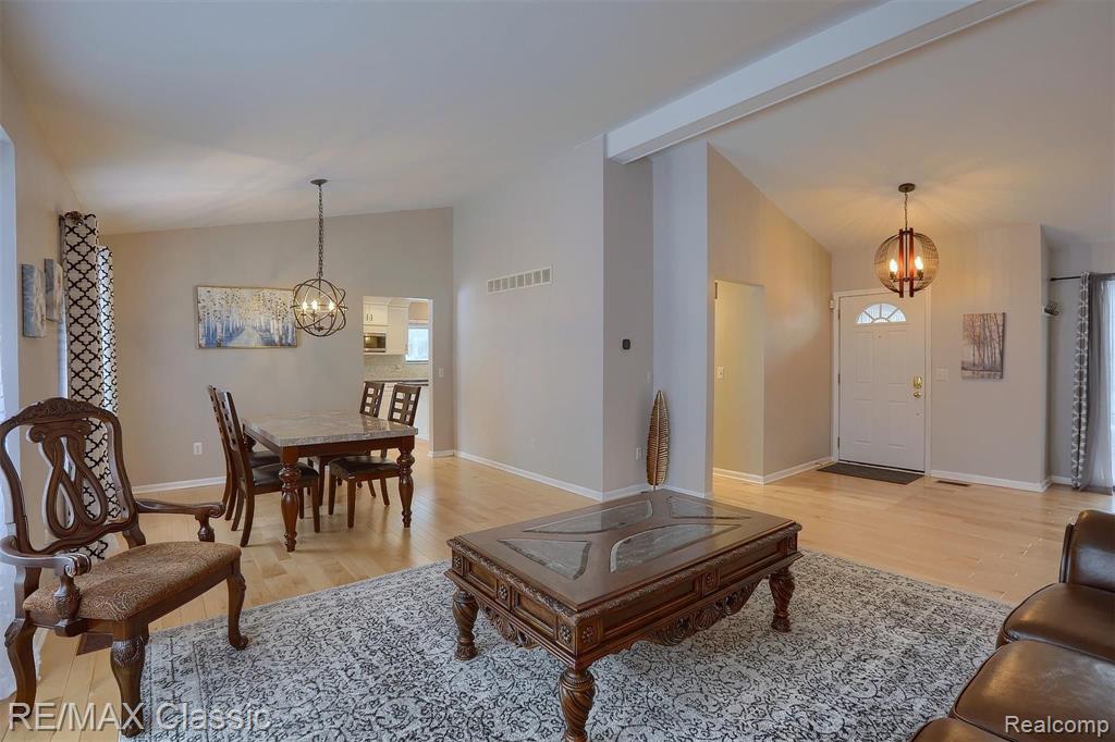 695 Plum Ridge Drive Rochester Hills, MI 48309 - Photo 14 of 38