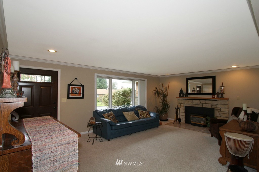 5607 Highland Road Everett, WA 98203 - Photo 5 of 25