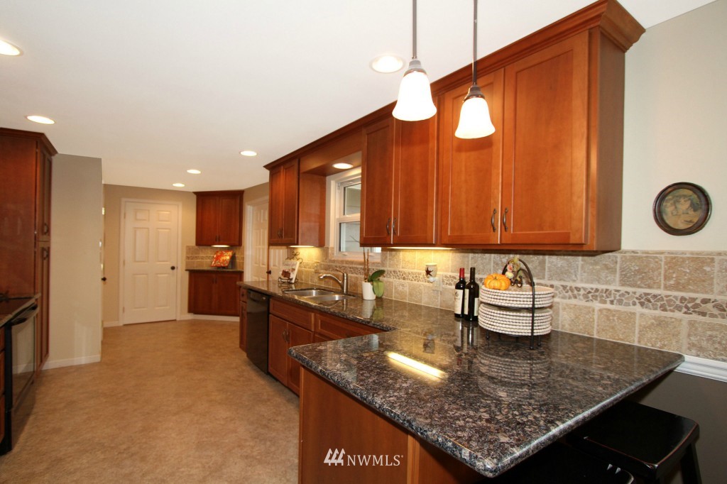 5607 Highland Road Everett, WA 98203 - Photo 7 of 25