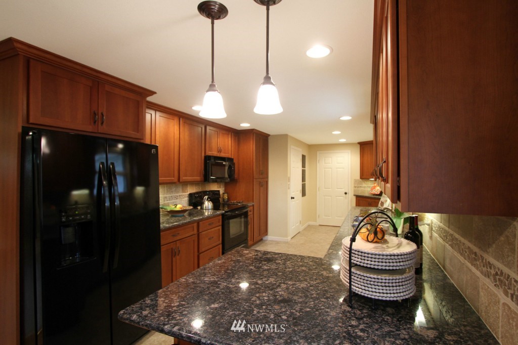 5607 Highland Road Everett, WA 98203 - Photo 8 of 25