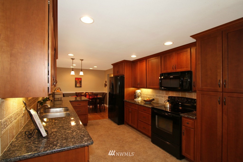 5607 Highland Road Everett, WA 98203 - Photo 9 of 25