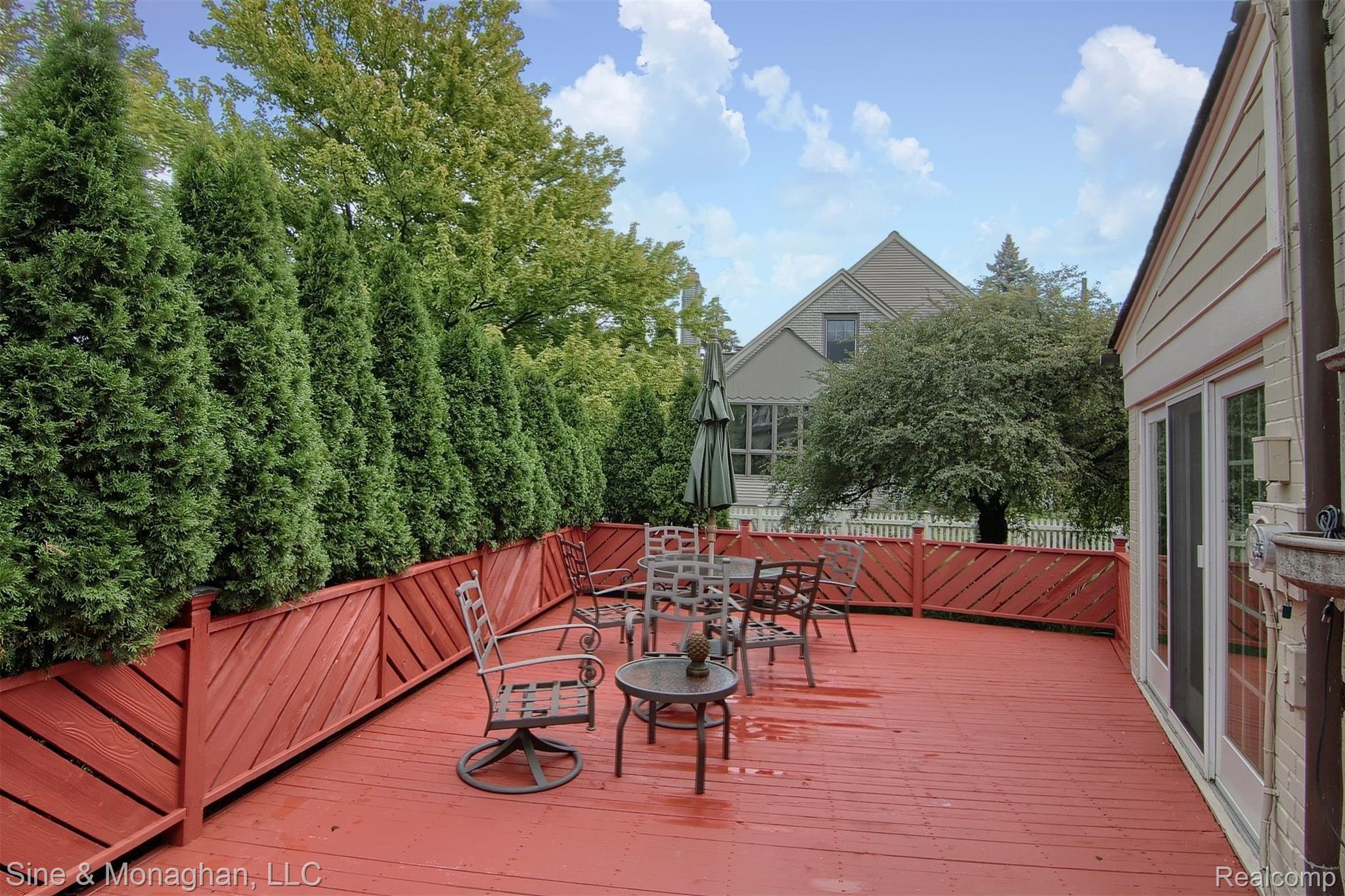 422 Moran Road Grosse Pointe, MI 48236 - Photo 29 of 33 29-Deck.jpg