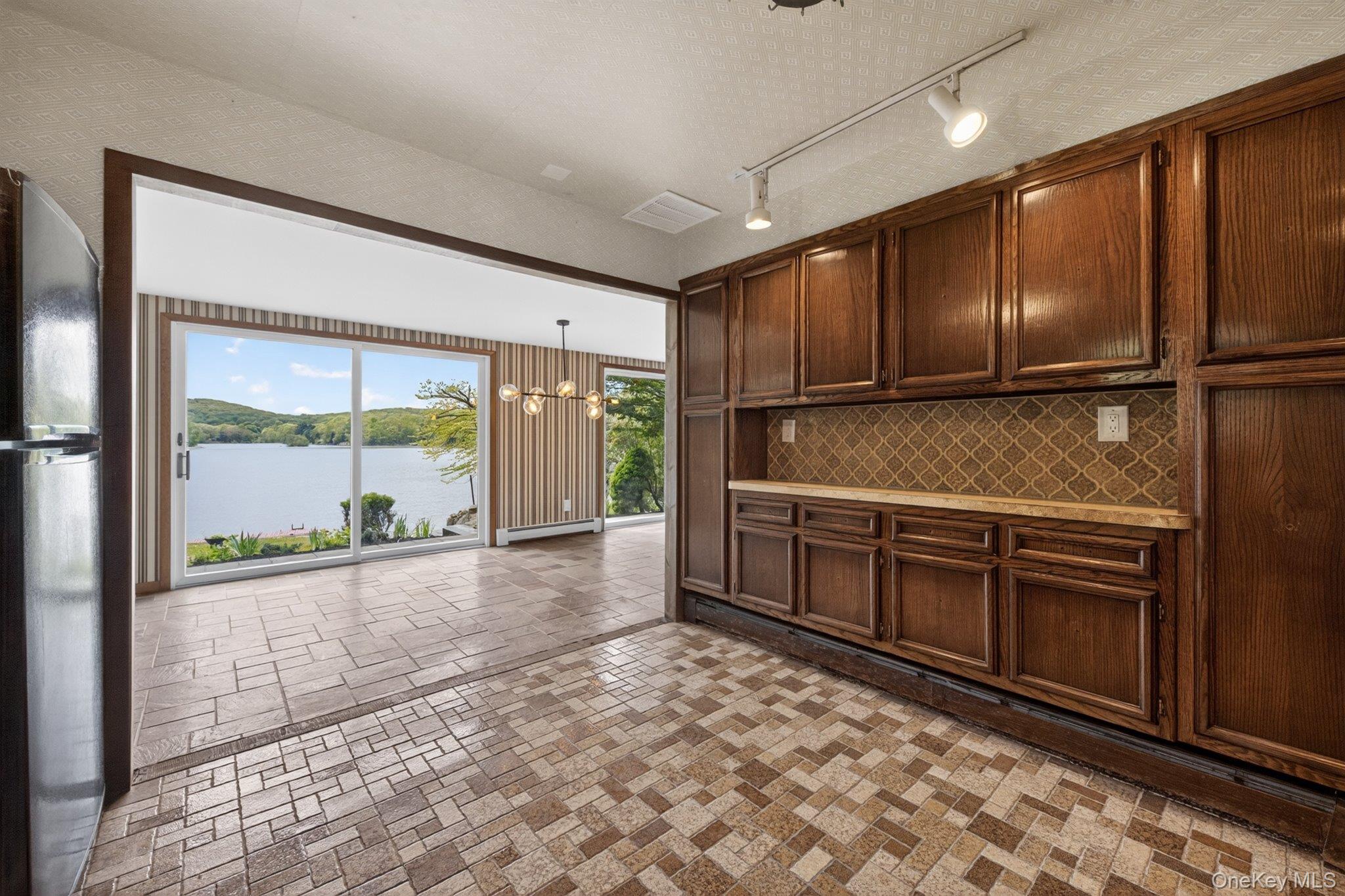378 Lake Shore Road Putnam Valley, NY 10579 - Photo 14 of 38