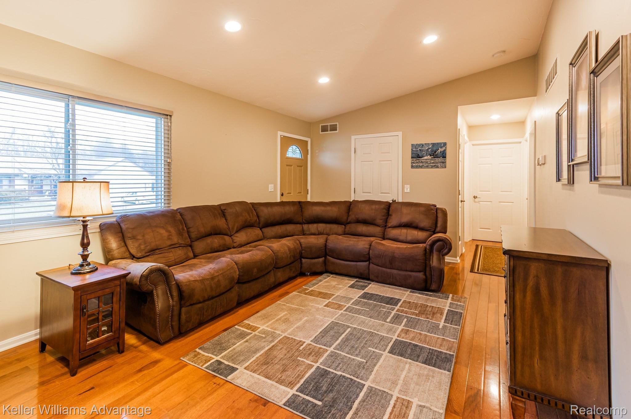 272 Delaware Road Whitmore Lake, MI 48189 - Photo 8 of 46 DELAWARE-08.jpg