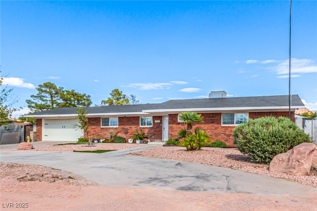 2120 Thoroughbred Road Henderson, NV 89002 - Photo 9 of 57 Gallery Image 9