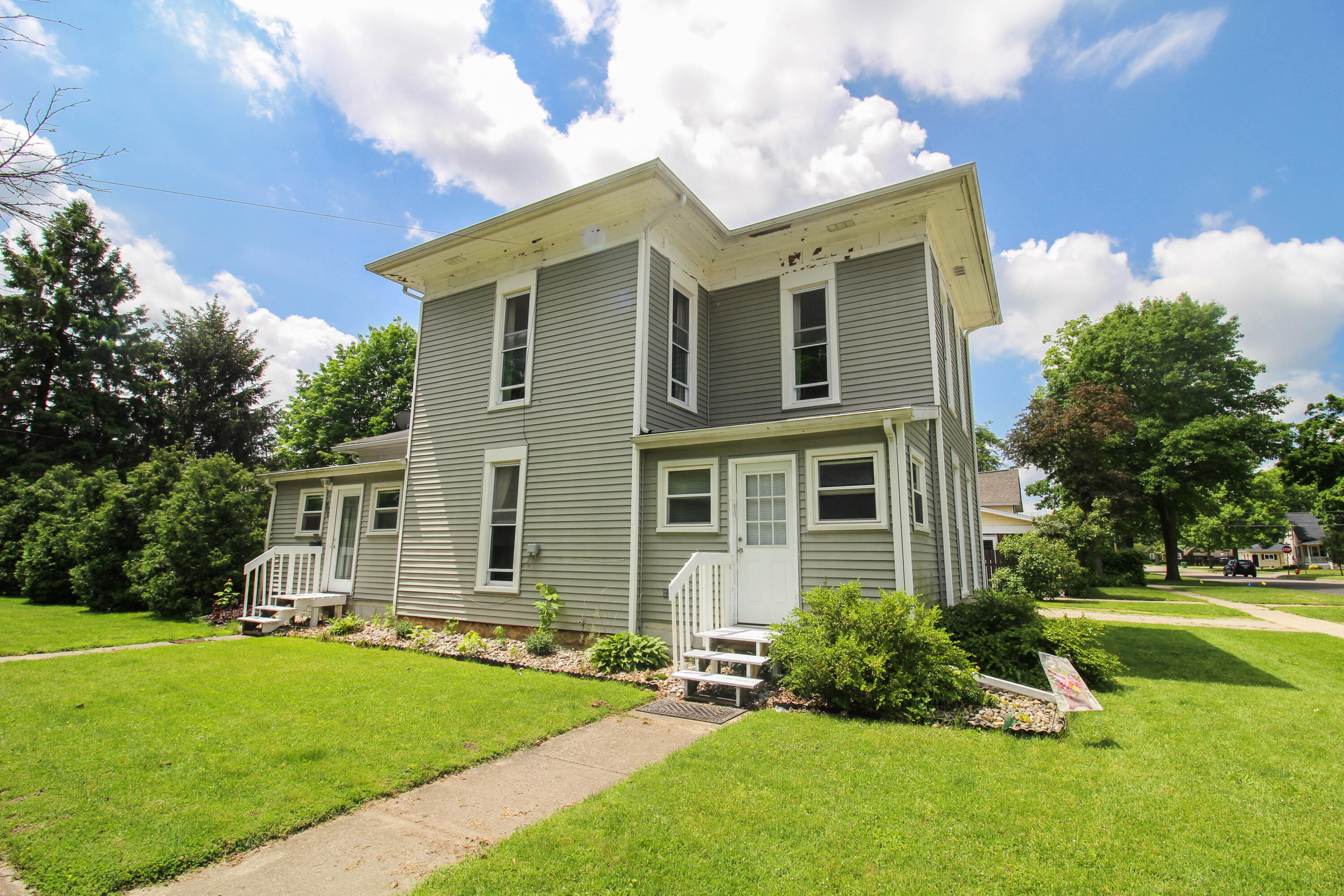 800 French Street Three Rivers, MI 49093 - Photo 3 of 30 French--29