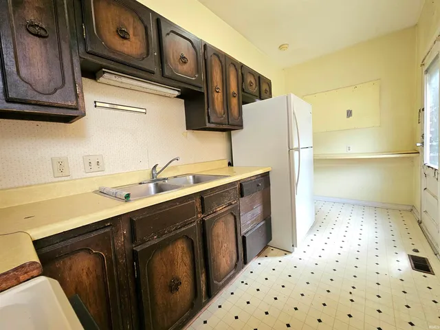 $164,900 | 1629 Ewing Avenue, Evansville, IN 47712