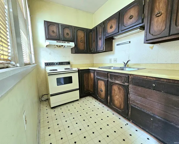 $164,900 | 1629 Ewing Avenue, Evansville, IN 47712