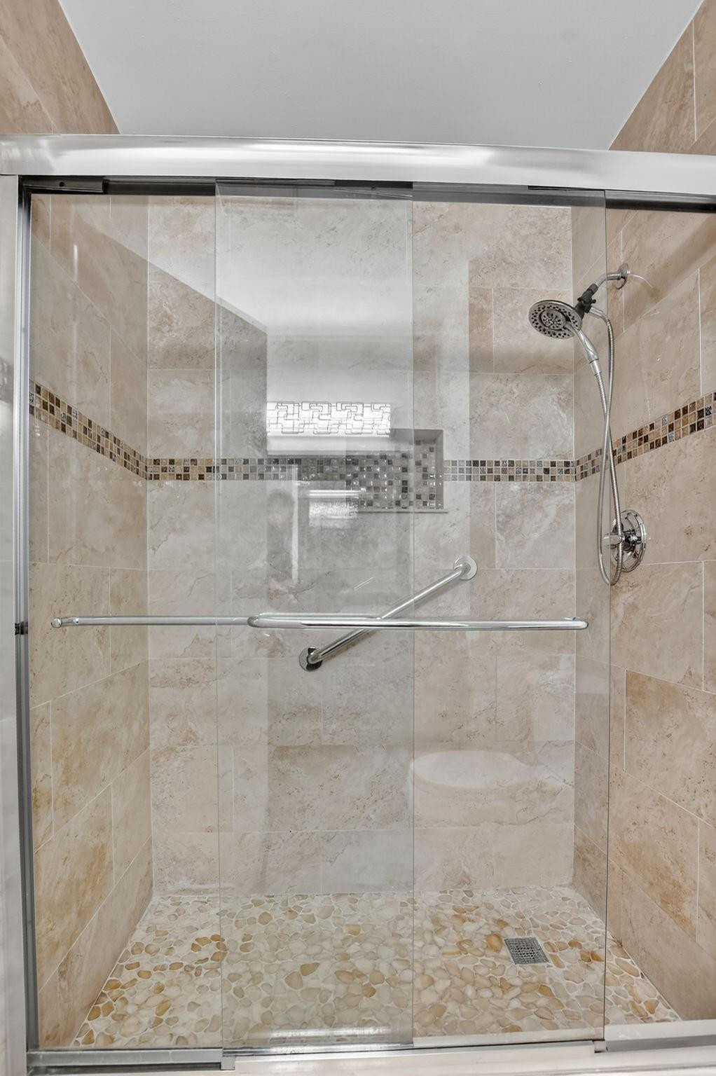 21476 Juego Circle, Unit 8C Boca Raton, FL 33433 - Photo 36 of 54 Second Bathroom