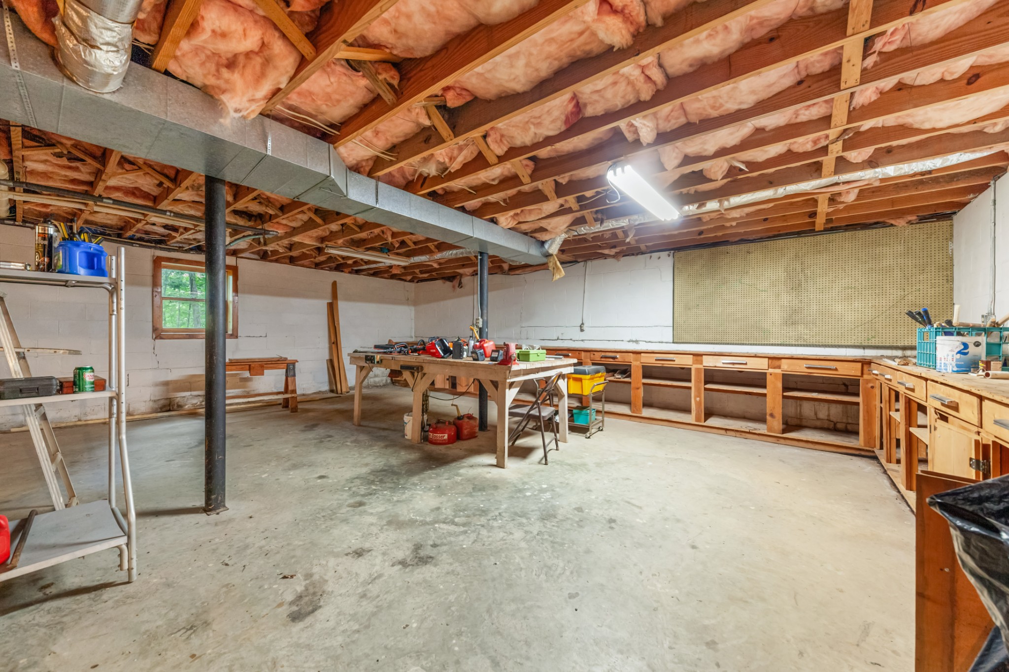 2756 Glasscock Road Lewisburg, TN 37091 - Photo 27 of 48 a view of a garage room with washing machine