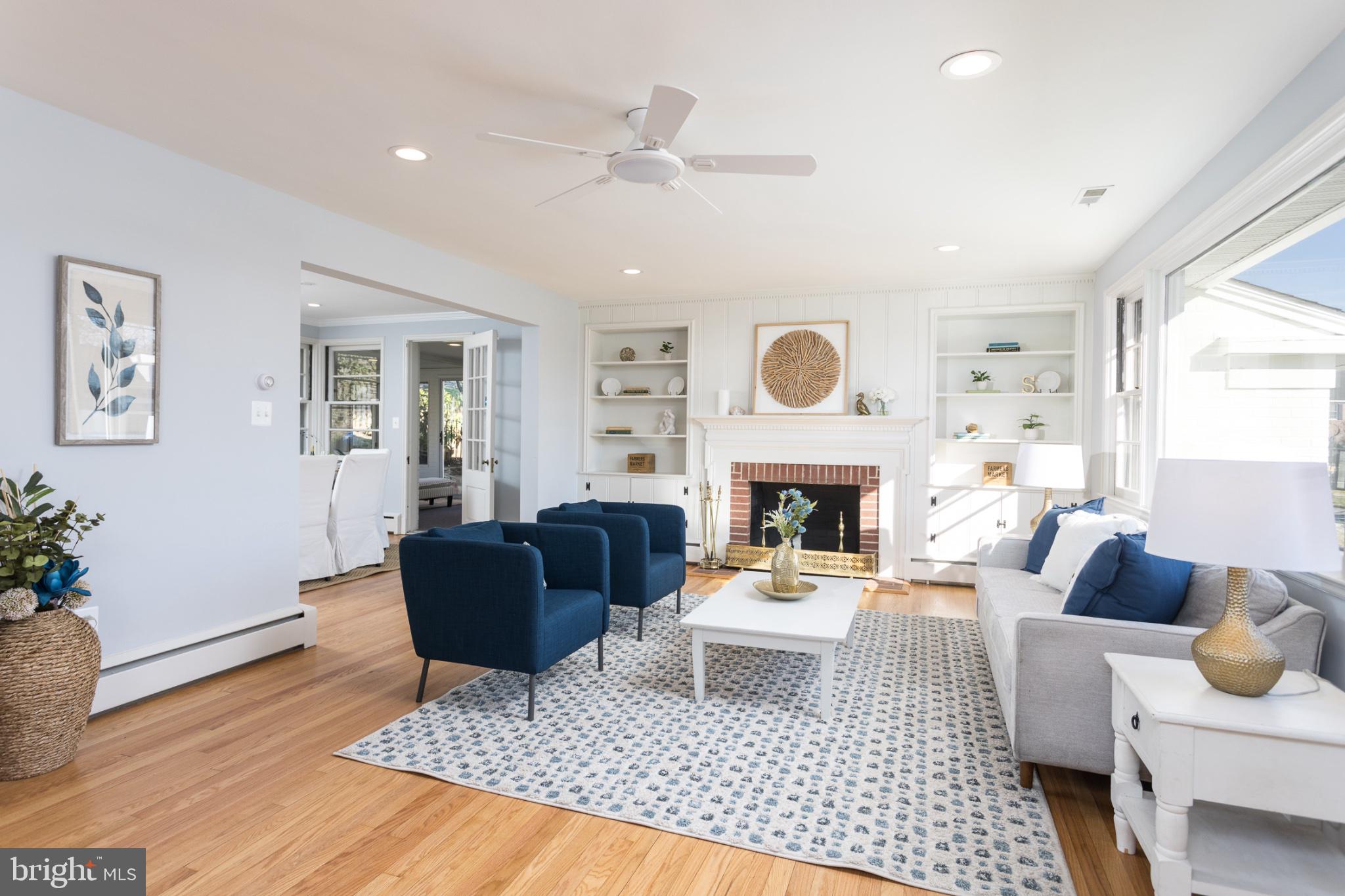 412 Aigburth Road Baltimore, MD 21286 - Photo 2 of 29 Bright and inviting living space.
