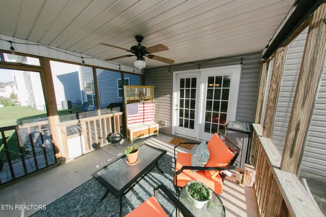 $414,500 | 6035 Hollow View Lane, Knoxville, TN 37924