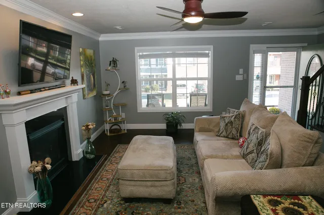 $414,500 | 6035 Hollow View Lane, Knoxville, TN 37924