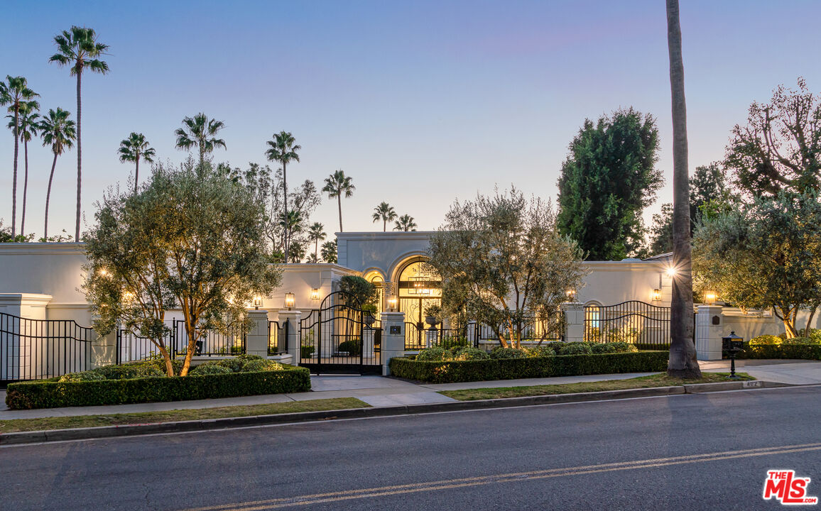 402 Doheny Road Beverly Hills, CA 90210 - Photo 46 of 55 a view of a building and a street
