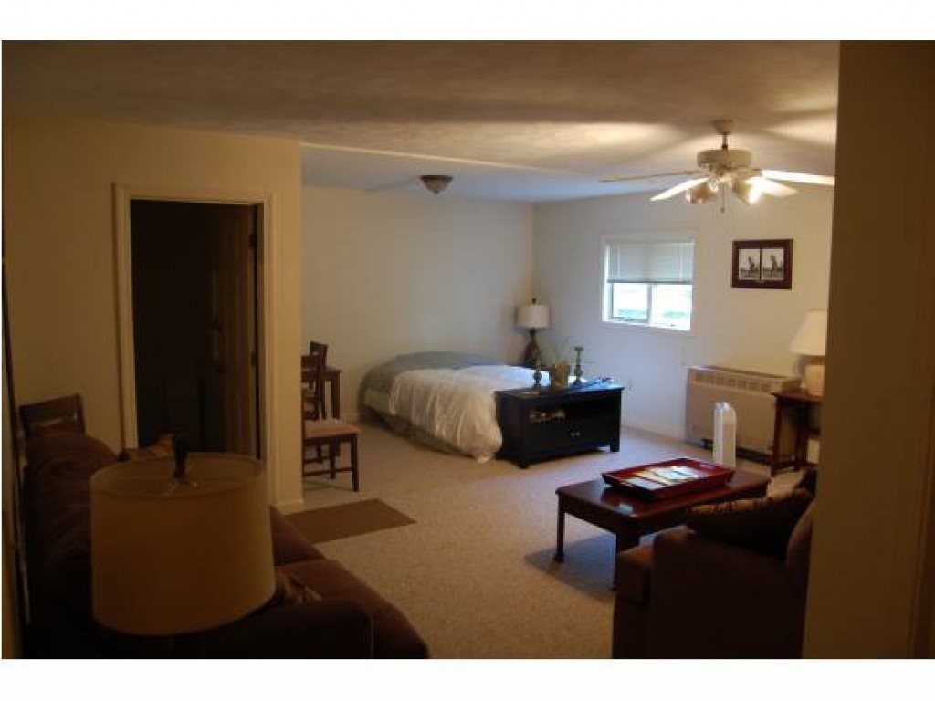 32 Meadowbrook Villiage, Unit 32 Rochester, NH 03867 - Photo 6 of 8
