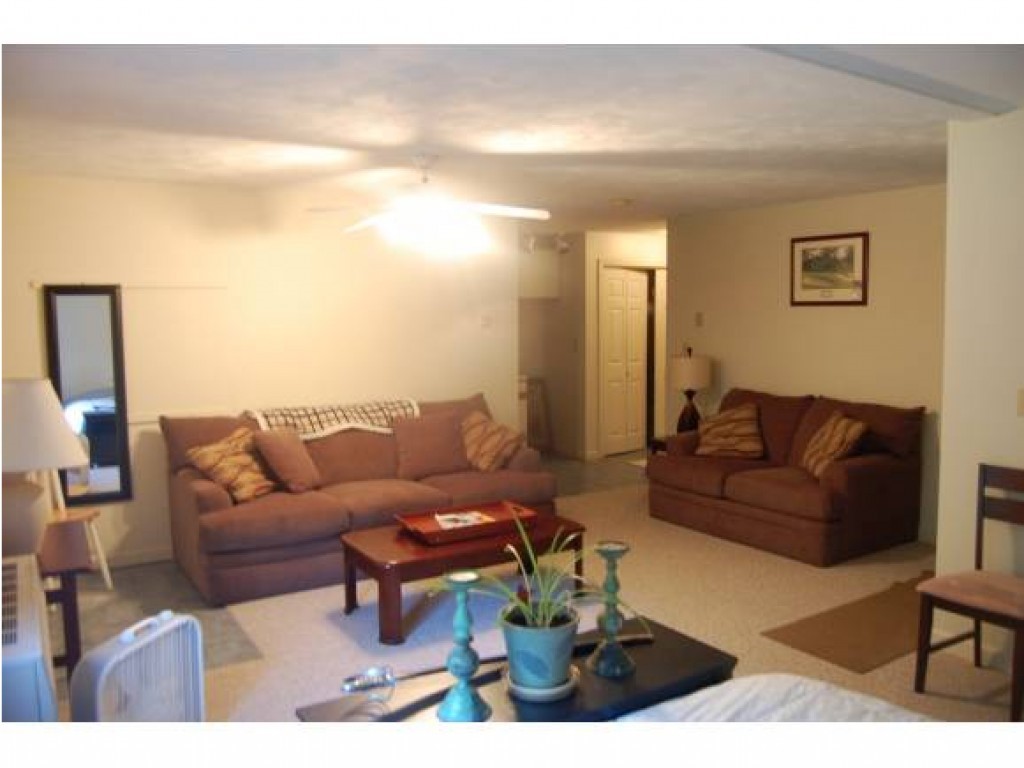 32 Meadowbrook Villiage, Unit 32 Rochester, NH 03867 - Photo 7 of 8