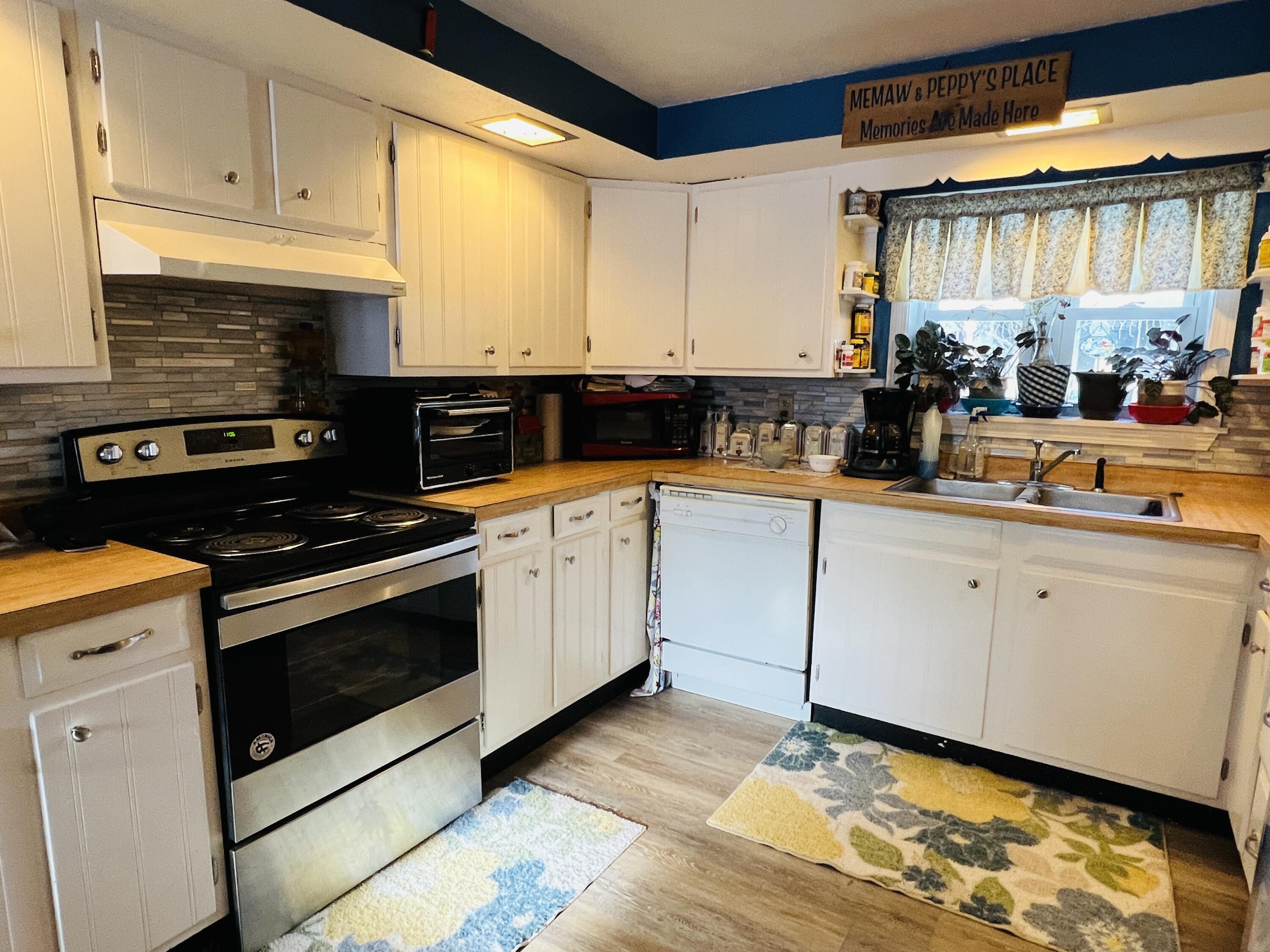 18 Center Street Monson, ME 04464 - Photo 6 of 42 IMG_1684