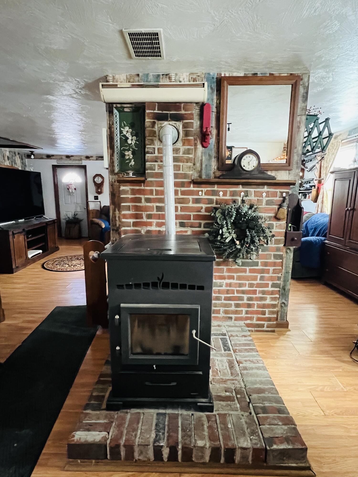 18 Center Street Monson, ME 04464 - Photo 10 of 42 IMG_1681