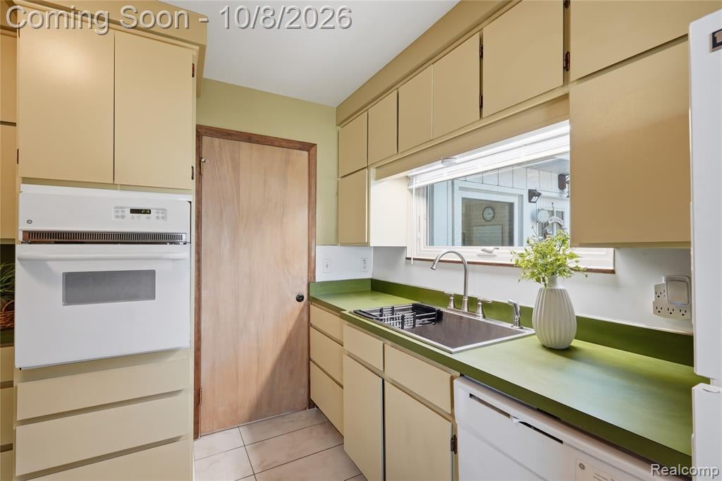 2272 Middlebelt Road West Bloomfield, MI 48324 - Photo 11 of 37 Gallery Image 11