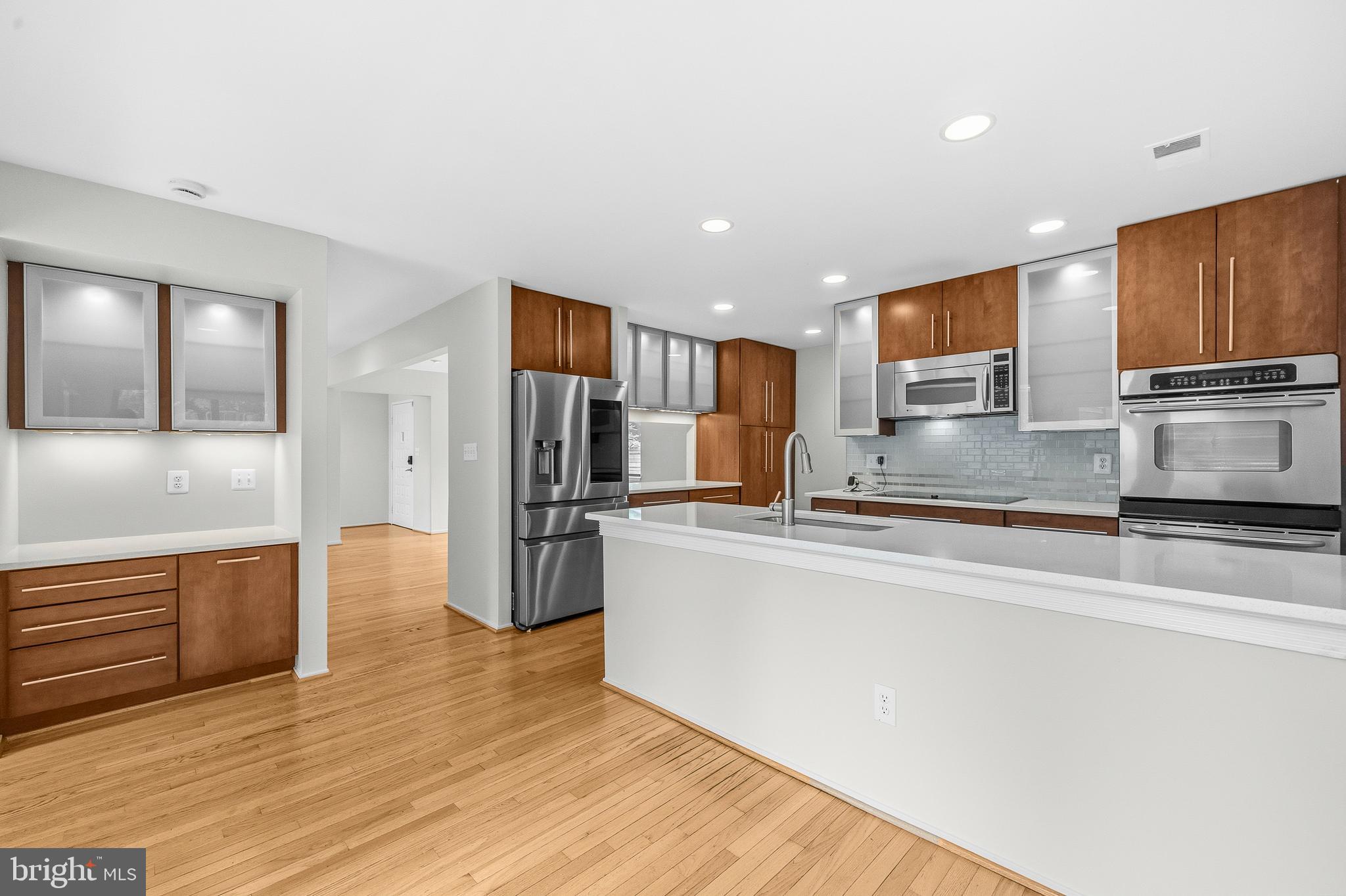 2105 South Bay Lane Reston, VA 20191 - Photo 9 of 71