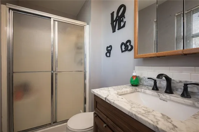 $310,000 | 704 Oakwood Street, Harrisonville, MO 64701