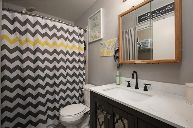 $310,000 | 704 Oakwood Street, Harrisonville, MO 64701