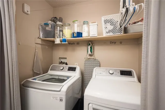 $310,000 | 704 Oakwood Street, Harrisonville, MO 64701