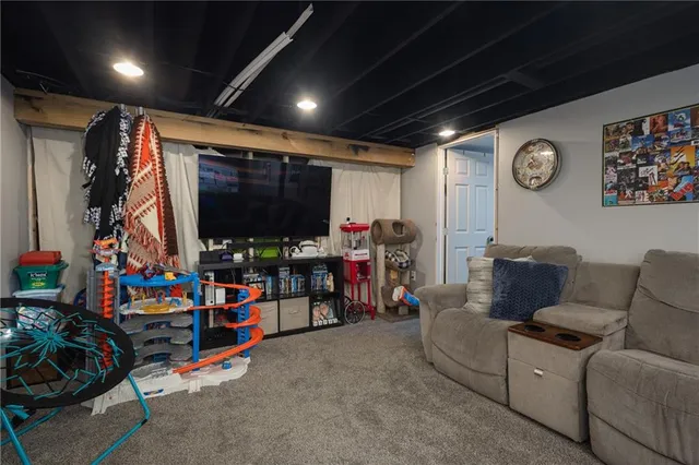 $310,000 | 704 Oakwood Street, Harrisonville, MO 64701